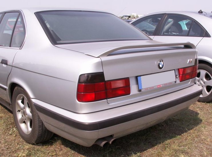 BMW E 34:SPOJLER NA ZADNÚ KAPOTU RF-SPORT - Kliknutím na obrázok zatvorte -