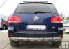 VW TOUAREG:DO 2006:Zadný podnárazník s vyrezanými otvormi na PS