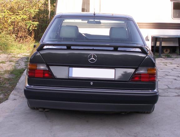 MERCEDES W 124:SPOJLER NA ZADNÚ KAPOTU R-1 - Kliknutím na obrázok zatvorte -